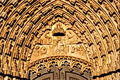 Il monastero di Batalha o convento de Santa Maria da Vitria. Timpano e archivolto del portale.